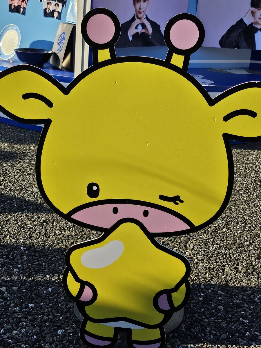 00YaStitch00's tweet photo. リョウクさんが楽しそうに歌ってて、それだけで私は幸せでした。
9人のドロシー良き！
ソロコンもいいけど、KRYコンもやってくれていいよー！

#SUPERJUNIOR 
#SUPERSHOW10 https://t.co/weZBuTLXr0