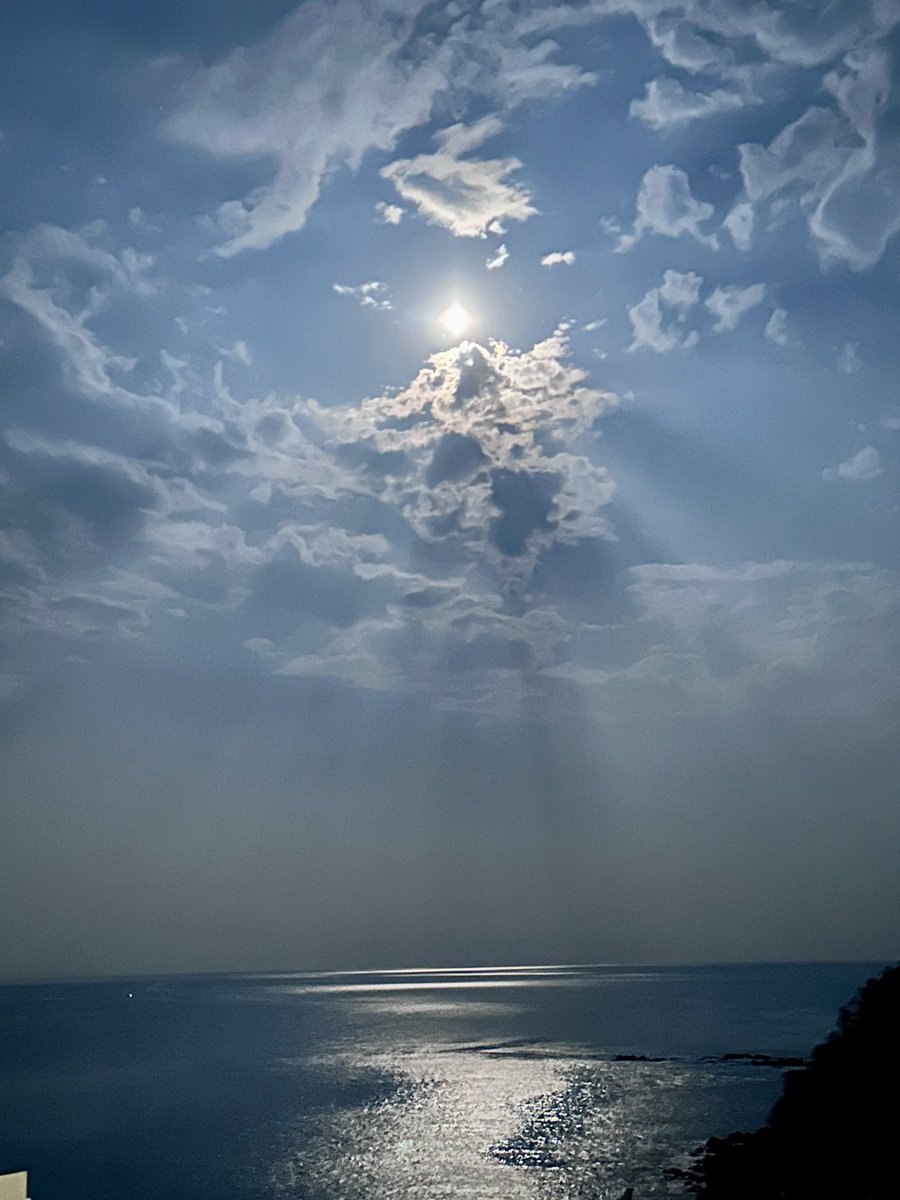GShafSecurity's tweet photo. My moonlit sky! 
Don’t forget to take the time to appreciate the beauty that surrounds you! 

“Life is Short; Make it Sweet”. https://t.co/KsOHAPqw62