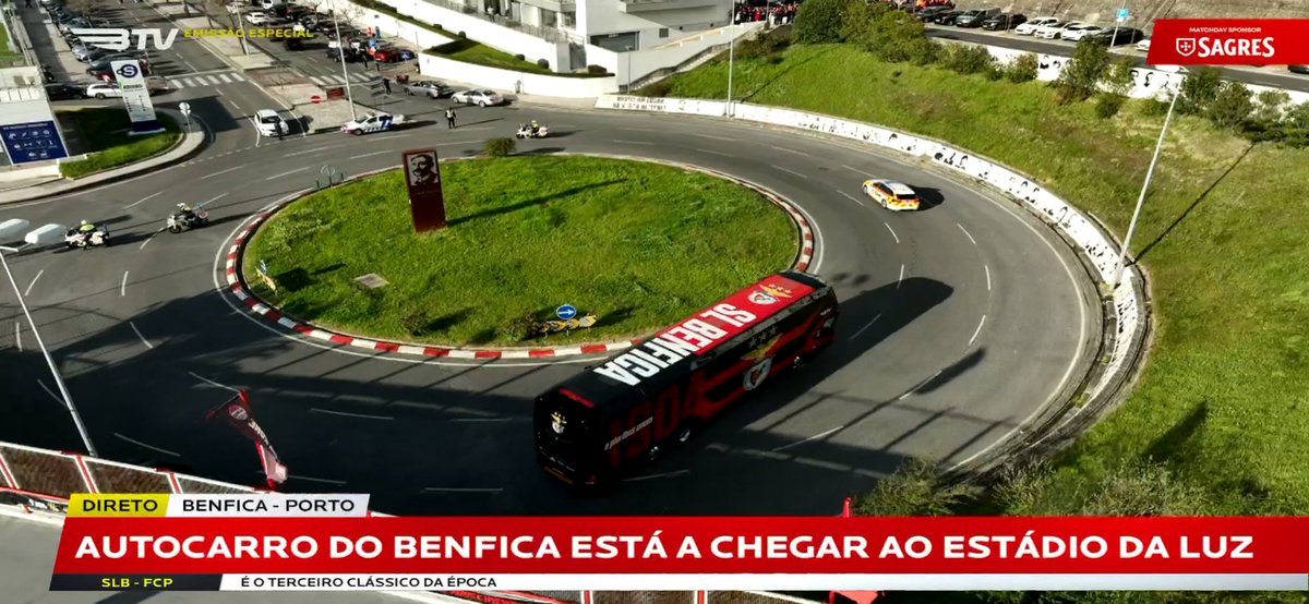 JAlexandre1995's tweet photo. Um jogo destes e os adeptos completamente afastados e impossibilitados de dar as boas vindas à sua propria equipa. O futebol português é intragável https://t.co/c0NN1A1guR