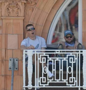 Why is Zak Crawley Playing? tweet media