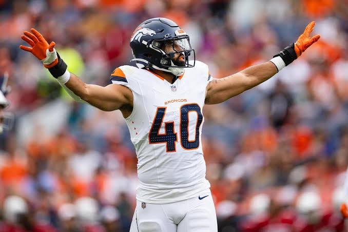 DailyBroncos's tweet image. The #Broncos are bringing back LB Justin Strnad on a 3 year deal worth 18 million with 10 million guaranteed, per @JamesPalmerTV