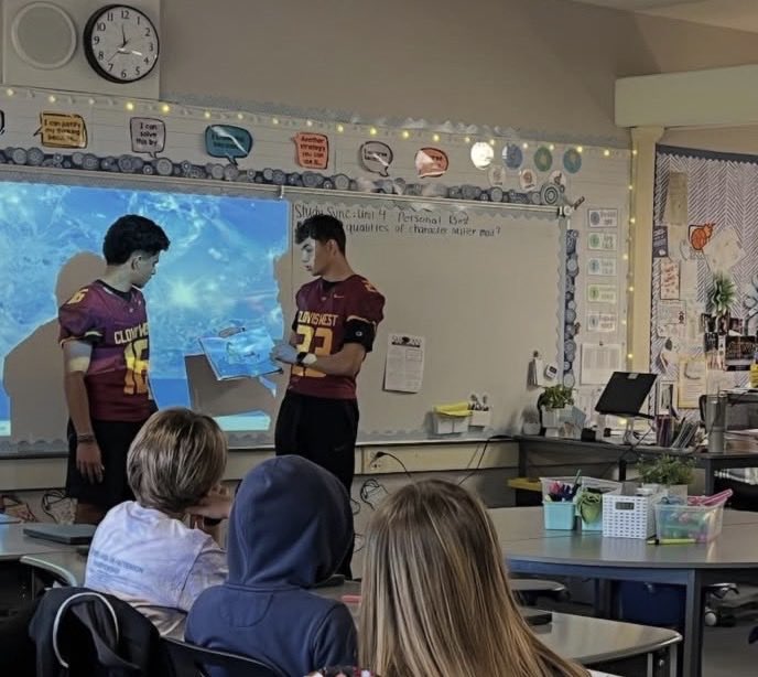 AndrewGarcia_16's tweet image. #ReadAcrossAmericaWeek reading to the students at Fort Washington Patriots with the team! @CW__football @CoachGingold