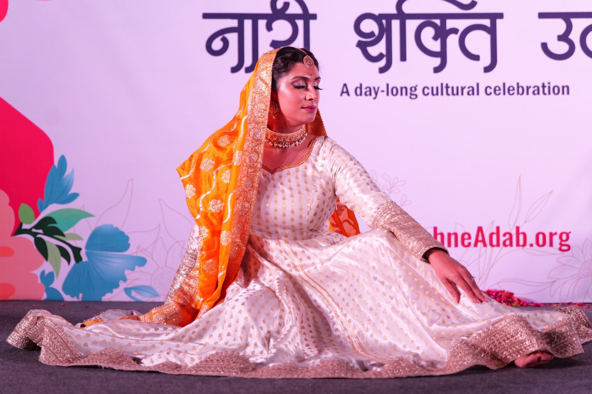 The audience witnessed a mesmerizing Kathak performance by Shinjini Kulkarni, presenting “Holi Aayi Re” — where every movement, every rhythm, and every expression beautifully captured the colors of Holi and grace of Nari Shakti. 💃