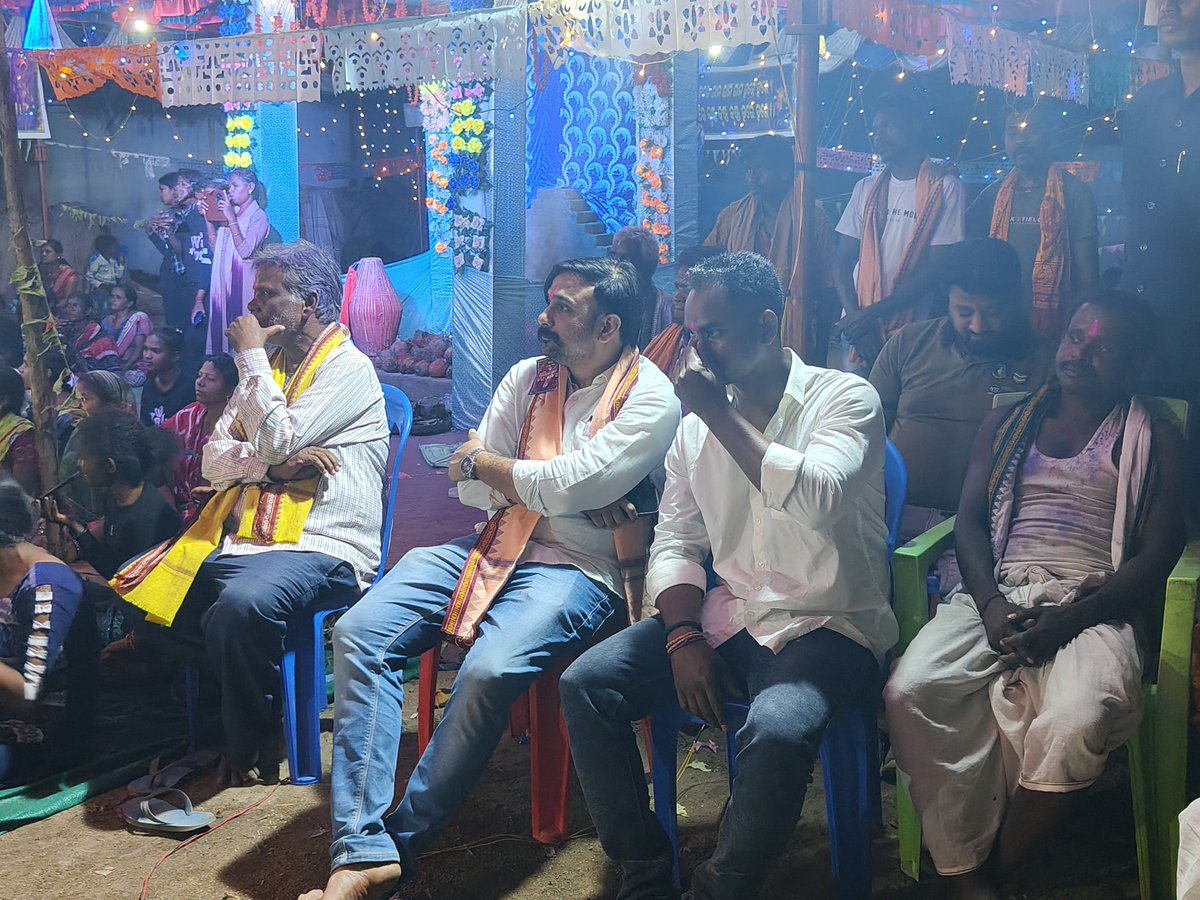 irasisacharya's tweet photo. ମୋର ବିଧାନସଭା ଅନ୍ତର୍ଗତ ଭଟଲି ବ୍ଲକର ତରାଜୁଙ୍ଗା ଠାରେ ହେଉଥିବା ଅଖଣ୍ଡ ନାମଯଜ୍ଞରେ ଯୋଗଦେବା ଅବସରରେ ................
#radhekrishna #srikrishna
#tarajunga
#BhatliBlock
#BhatliConstituency https://t.co/TI2f8HvPWe