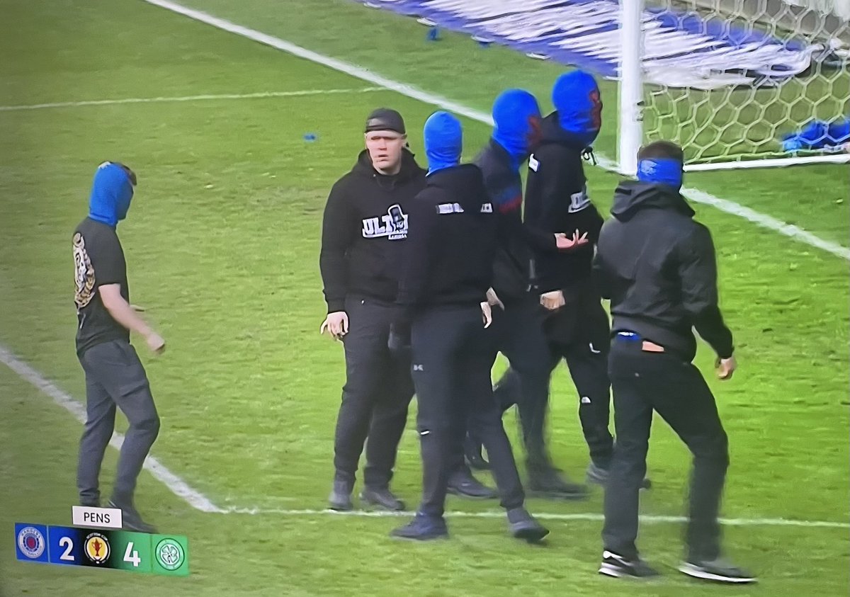 CelticRegan's tweet photo. The Glasgow derby meets the spider-verse where several Peter Parker’s were in attendance 🤣
Didn’t realise he (they) was a sore loser 🤣🤣 #glasgowderby #SpiderVerse #CelticFC #Spiderman https://t.co/i8IOT3knxr