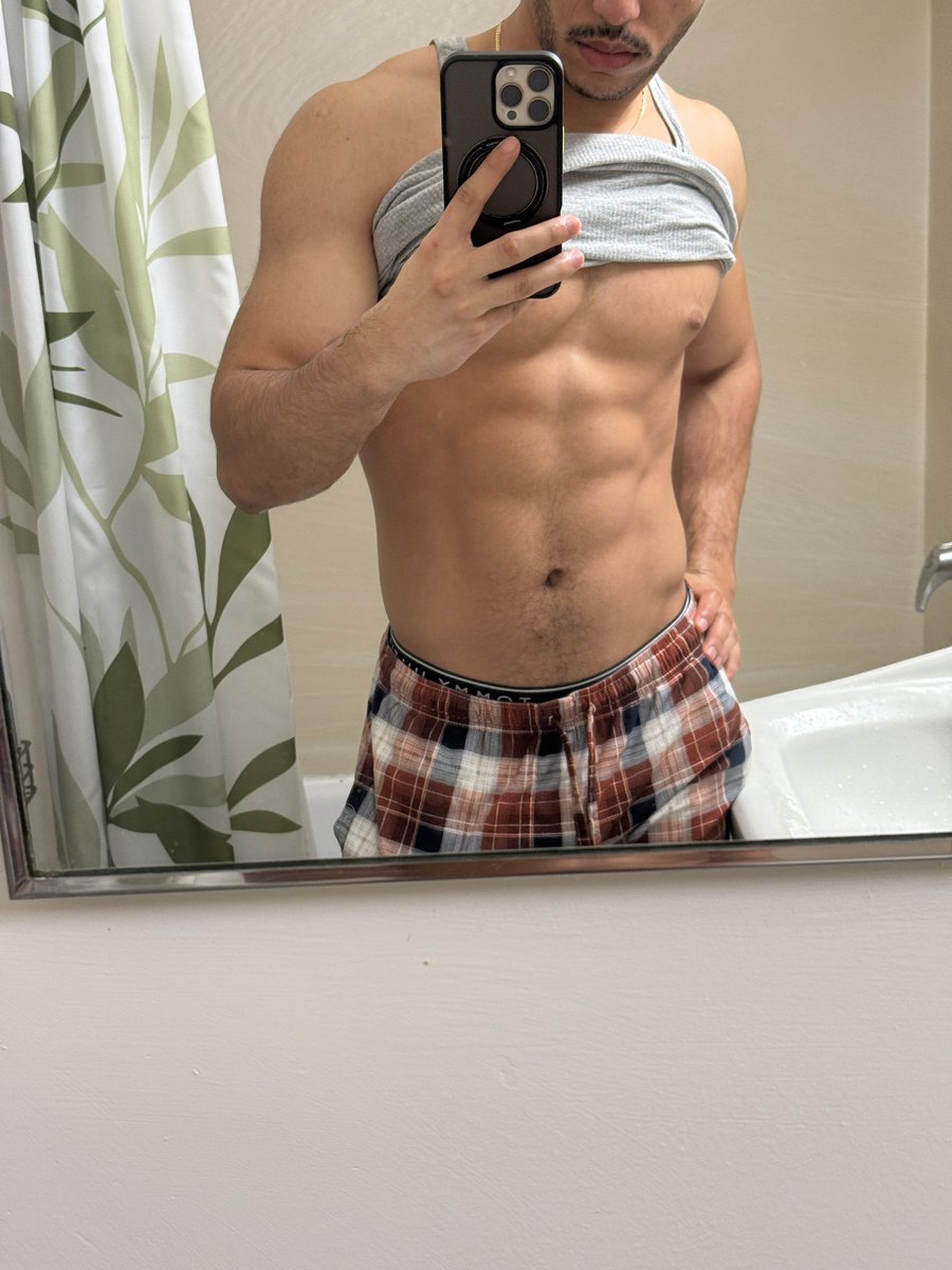 Anneurys tweet media