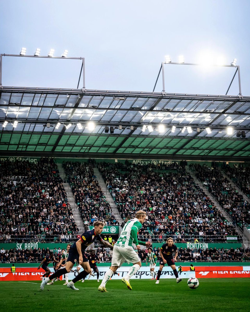 skrapid's tweet image. ⏸️Pause. Mit der Führung geht's in die Kabinen. 
____________________ 
 ⏱️ 45‘ | #SCRRBS | 1:0 #SCR2026
