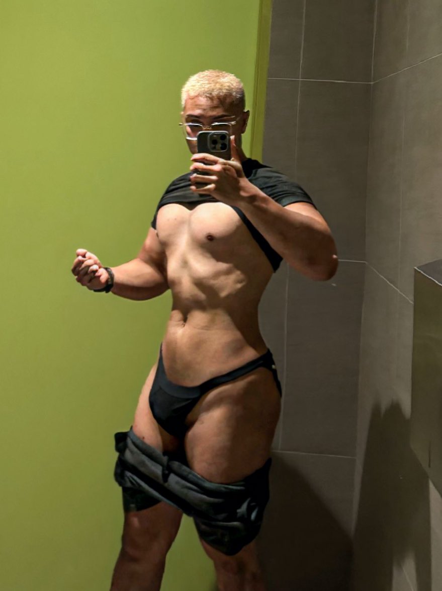 shrimpedee's tweet photo. Should I do a gym quickie? https://t.co/JO5wSJVwoZ