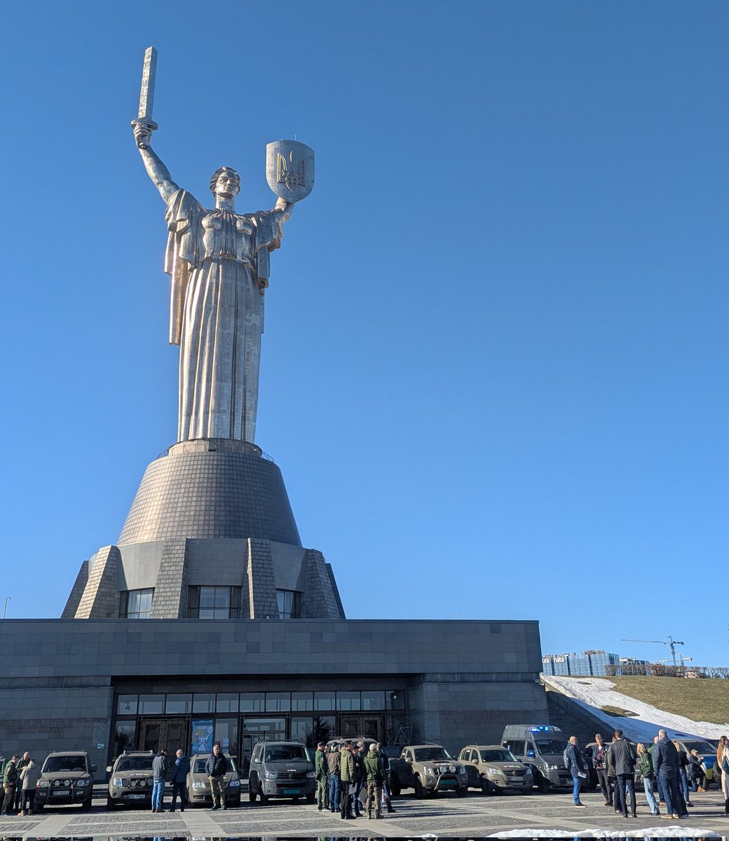 On its 32nd trip, the Norwegian initiative Ukraine Freedom Convoy has just delivered 21 cars to the Ukrainian military, bringing the total to 452 since 2022.

The drivers traveled 2,300 km.

On the way, they met similar volunteer groups from Poland and Slovakia. And there are