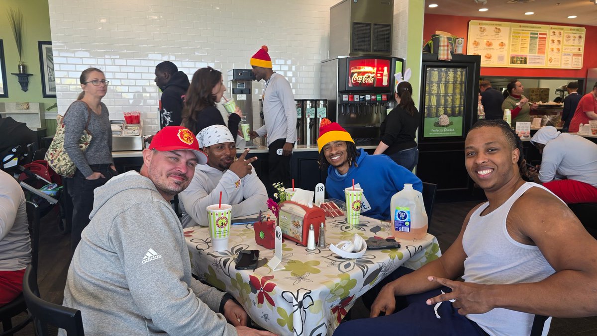 NMChupacabras's tweet photo. Good food. Good company. Great team.
Shoutout to Chicken Salad Chick for feeding the squad yesterday during camp. We appreciate the support!
#Chupacabras #NewMexicoFootball #505Football #IndoorFootball #CampWeek #TeamFuel #itsfeedingtime https://t.co/0BbwKgSmS4