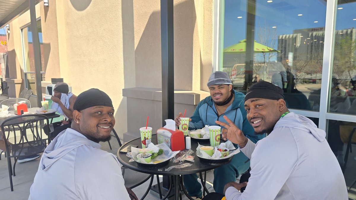 NMChupacabras's tweet photo. Good food. Good company. Great team.
Shoutout to Chicken Salad Chick for feeding the squad yesterday during camp. We appreciate the support!
#Chupacabras #NewMexicoFootball #505Football #IndoorFootball #CampWeek #TeamFuel #itsfeedingtime https://t.co/0BbwKgSmS4