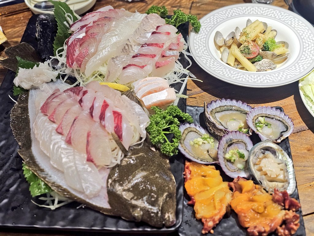 satang_chop's tweet photo. 오늘도 즐거운 막공 뒷풀이🪨
역시 헛헛한 맘은 맛난걸로 채워야< https://t.co/pftNSFs8EC