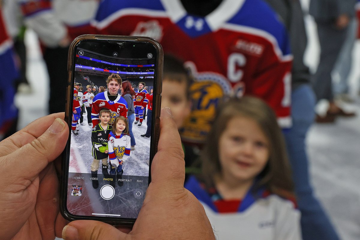 EdmOilKings's tweet photo. We could give you 6,000 different reasons to be at today's game! 🥳

✍️Full team post game autograph session!
🎻 Blake Fiddler bobblehead giveaway!
🎁 5,000 addition prizes!

We're ready to celebrate the best fans in the WHL, are you! BUY NOW: https://t.co/NOo6oU6duD 🎟️ https://t.co/uf6L21Cj14