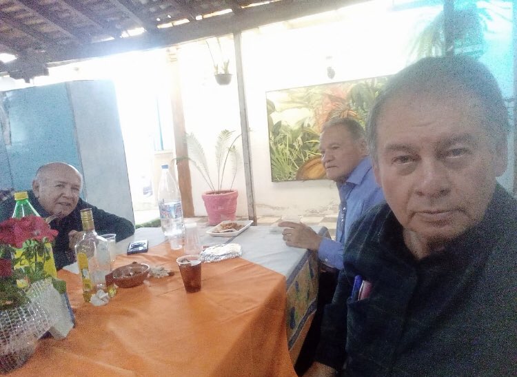 AnyeloMH's tweet photo. Acompañado a mi amigo Alberto Gutierrez López en el festejo de su compleaños. Felicidades amigo Beto. https://t.co/R4gR3j462V