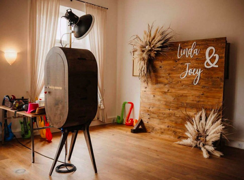 PicPerfectWales's tweet photo. We also currently have our DSLR Oval Pod available with our 4 hours for the price of 3 offer!

https://t.co/EjtjcqQmz9 https://t.co/aph7mkZL4M
