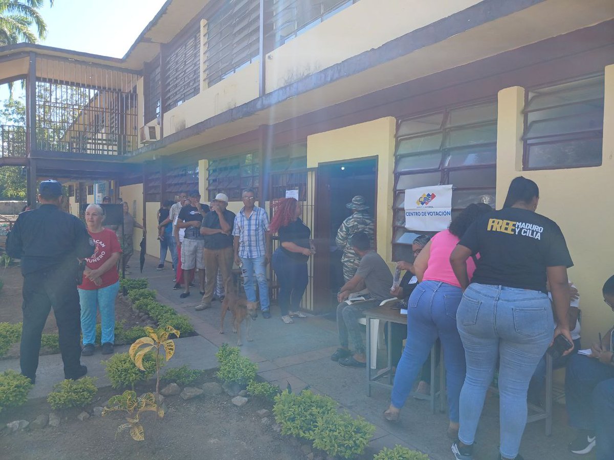 morillo_ady's tweet photo. Siguen llegando imágenes de la participación del pueblo Venezolano en esta Gran consulta Popular Nacional 2026, donde eligen sus proyectos de las comunidades 

#helevier #uominiedonne #paobc #EMILIJAMILOJEVIC https://t.co/zWHnDpmkDf