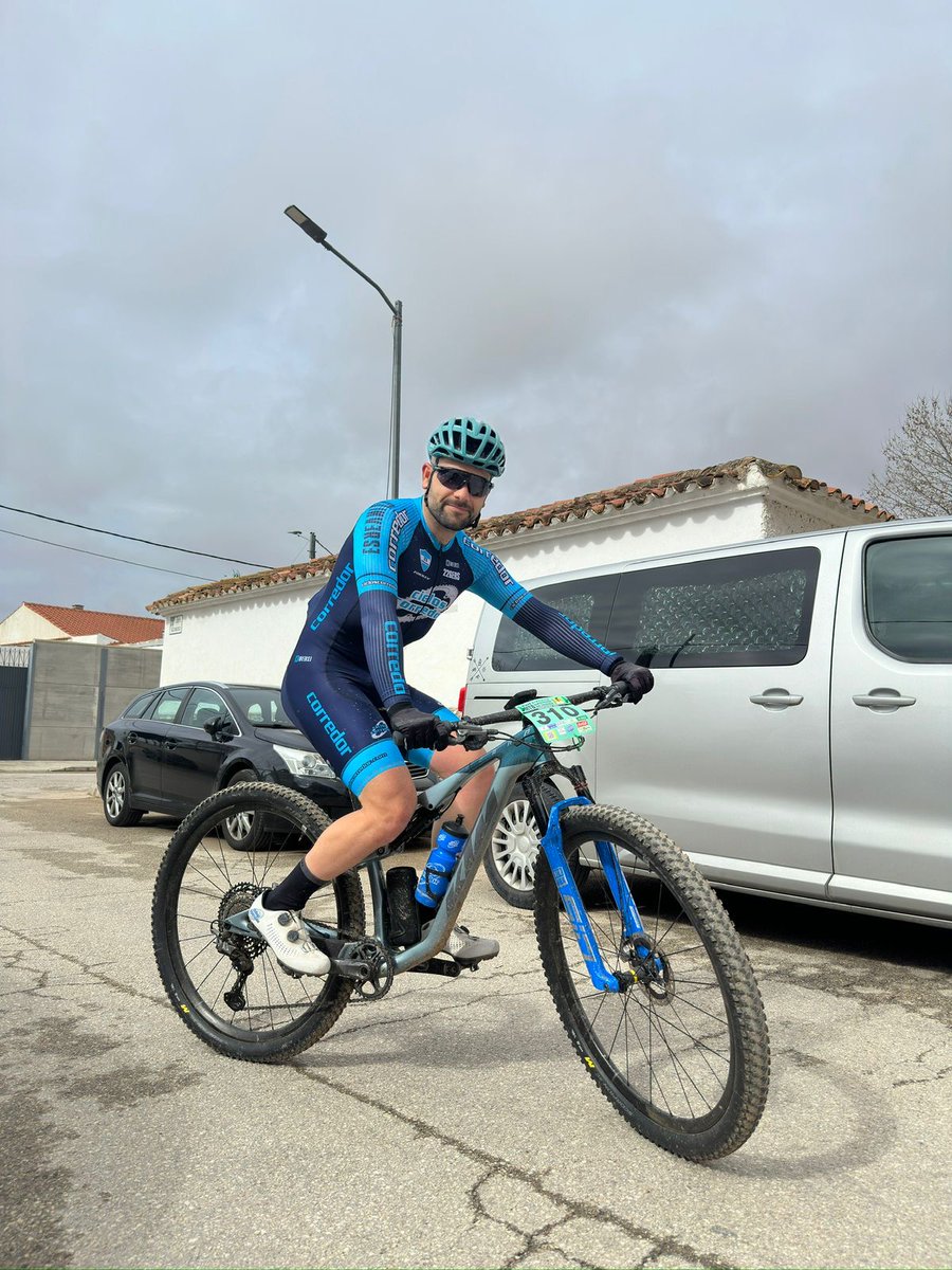 ciclos_corredor's tweet photo. FELIZ RETORNO👏 A LA COMPETICIÓN🚵‍♂️ PARA GONZALO HERRANZ✅, TERCERO🥉 EN VILLAMAYOR DE SANTIAGO🌍. Resumen✍🏻 e impresiones🎤👉📎: https://t.co/uscZ8mcYTG 

#CiclosCorredor
#Inverse
#Ciclismo
#MountainBike https://t.co/HRHOawIxe6