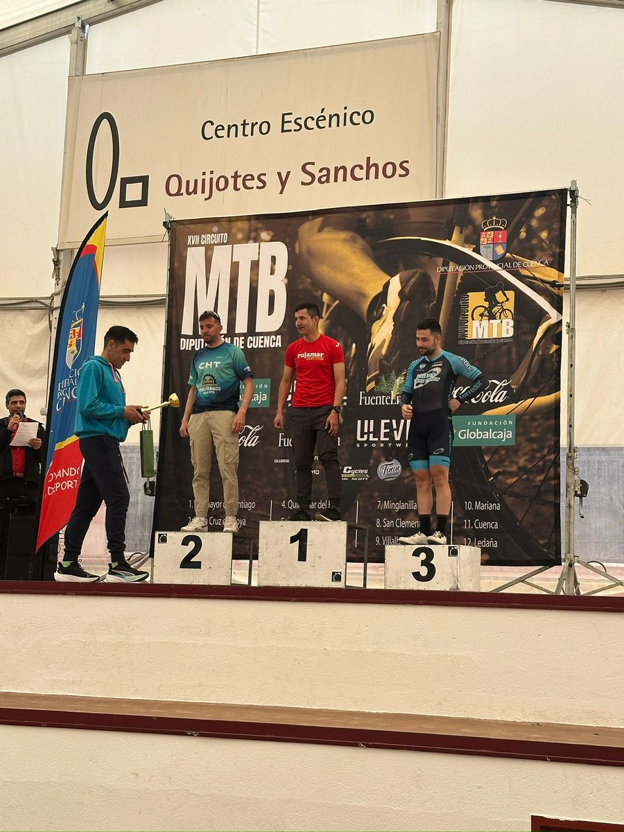 ciclos_corredor's tweet photo. FELIZ RETORNO👏 A LA COMPETICIÓN🚵‍♂️ PARA GONZALO HERRANZ✅, TERCERO🥉 EN VILLAMAYOR DE SANTIAGO🌍. Resumen✍🏻 e impresiones🎤👉📎: https://t.co/uscZ8mcYTG 

#CiclosCorredor
#Inverse
#Ciclismo
#MountainBike https://t.co/HRHOawIxe6