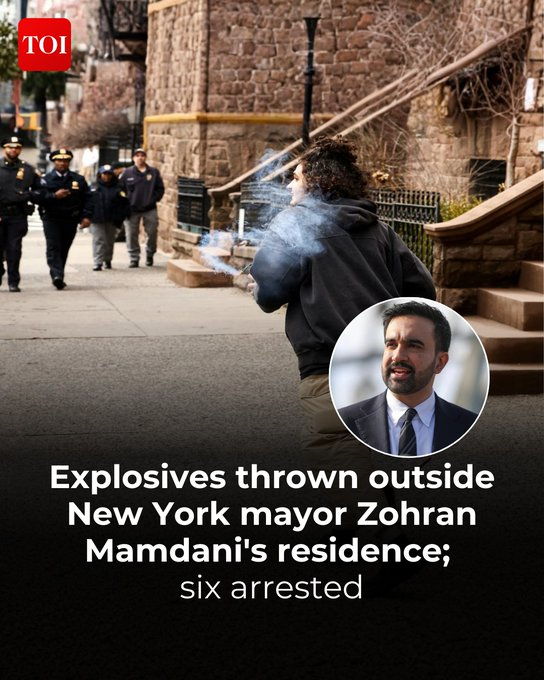 timesofindia's tweet image. #Manhattan police arrested six people after a protest outside Gracie Mansion, the official residence of #NewYork City Mayor #ZohranMamdani turned violent when "ignited devices" were thrown during clashes between protesters.

More details 🔗 toi.in/oBF5ma