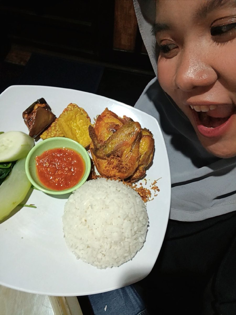 𝓑𝓮𝓵🦕 tweet media