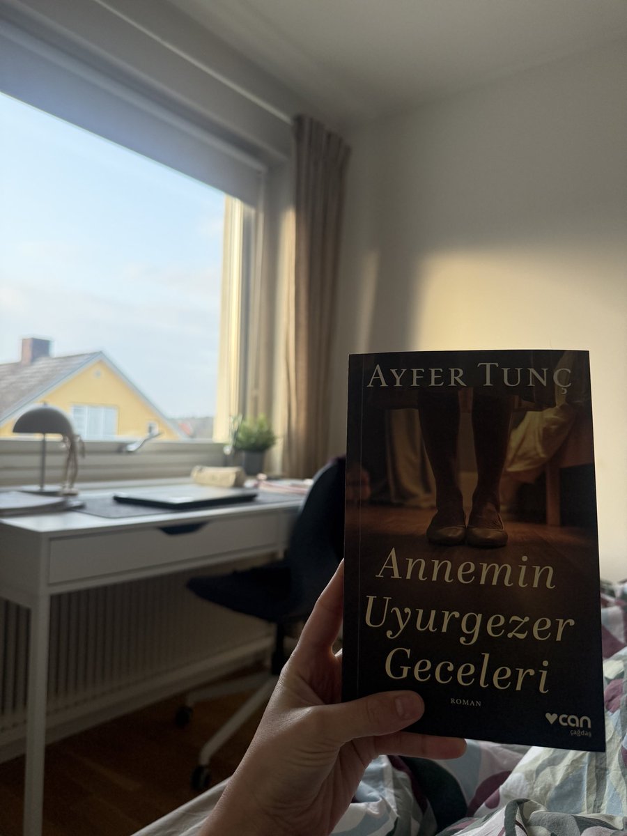 ’’Ömrümü verdiğim bu aşkın bipolar bir aşk olduğunu düşünüyorum. Acı ve hazzın sürekli birbirini izlediği, ısırgan, tahrip edici, tüketici ama bir yandan da kalbimi en güçlü duygularla çarptıran, her şeye rağmen keşke yaşamasaydım diyemediğim bu iki kutuplu aşk…