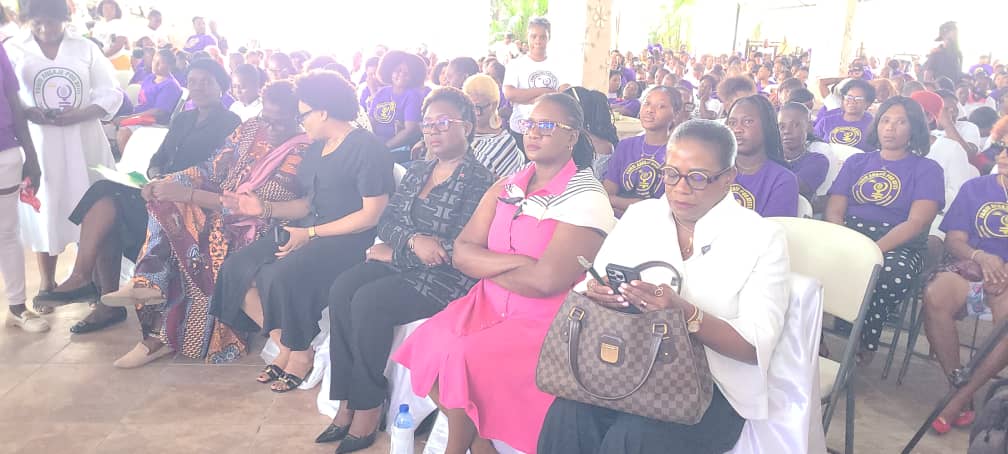 "Dwa- jistis-aksyon- pou fanm ak tifi : koten soti ,kote nou ye, koten dwe rive " se sou tèm sa Platfòm fanm angaje" òganize yon jounen refleksyon nan okazyon 8 mas la.Platfòm nan te profite jounen an pou remèt pri fanm angaje 2026 la bay Ekriven  Emmelie Prophète Milcé .