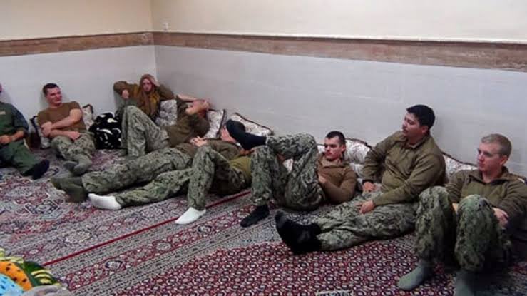 #SONDAKİKA
#Iran ordusunun tutukladığı ABD askerlerinin esaret altındaki görüntüleri yayınlandı!