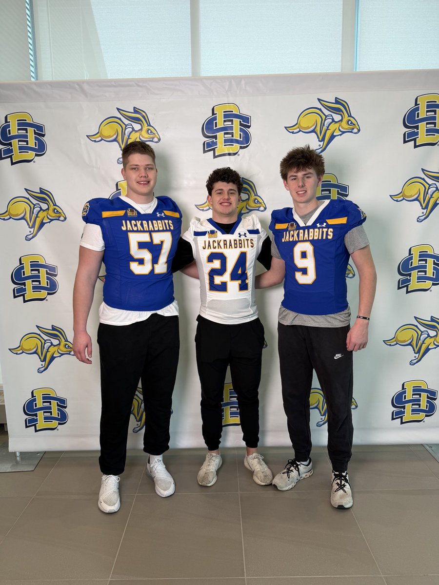 CaseyPFB27's tweet photo. Thank you @Coach_Bergy for having me out at SDSU this weekend I had an absolutely amazing time! Loved everything about it. I’m looking forward to what’s next! @CoachBangSDSU @GoJacksFB @coachcwilkie @HolyFamilyFB @ethanryan_23 @levitrout08 https://t.co/14wYDt90Io