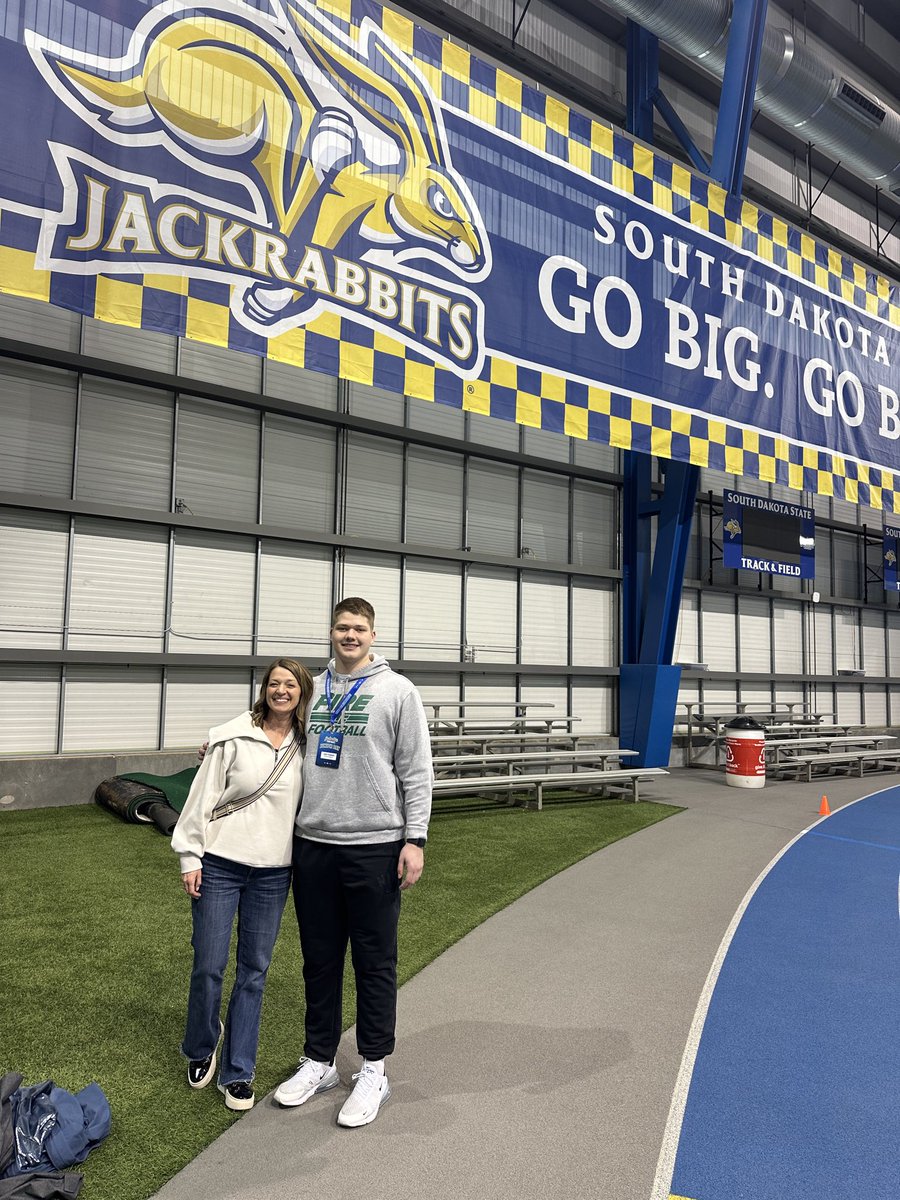 CaseyPFB27's tweet photo. Thank you @Coach_Bergy for having me out at SDSU this weekend I had an absolutely amazing time! Loved everything about it. I’m looking forward to what’s next! @CoachBangSDSU @GoJacksFB @coachcwilkie @HolyFamilyFB @ethanryan_23 @levitrout08 https://t.co/14wYDt90Io
