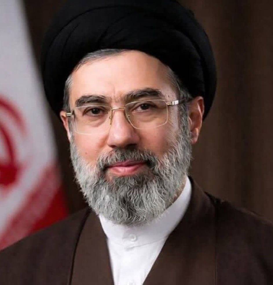 Mahestan8's tweet photo. 🚩آیت‌ الله سید مجتبی حسینی خامنه‌ای به عنوان سومین رهبر جمهوری اسلامی ایران انتخاب شدند.
اینجانب بیعت خود را با این بزرگوار اعلام میکنم.🇮🇷
#لبيك_يا_خامنه_ای‌ https://t.co/qhuyRzAb68