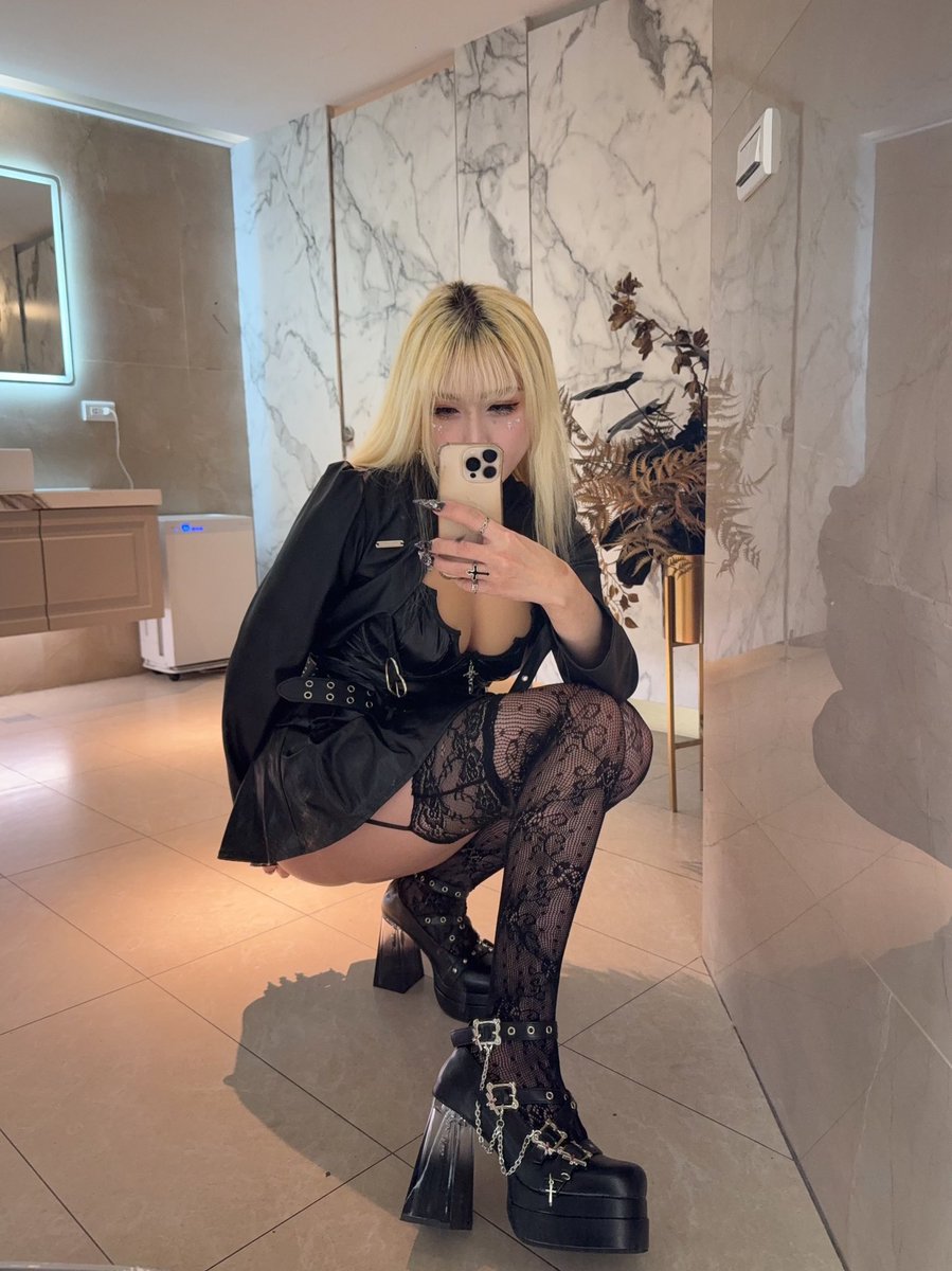 emily_rrrrrr6's tweet photo. 全身🉐 https://t.co/F9gji70iDR