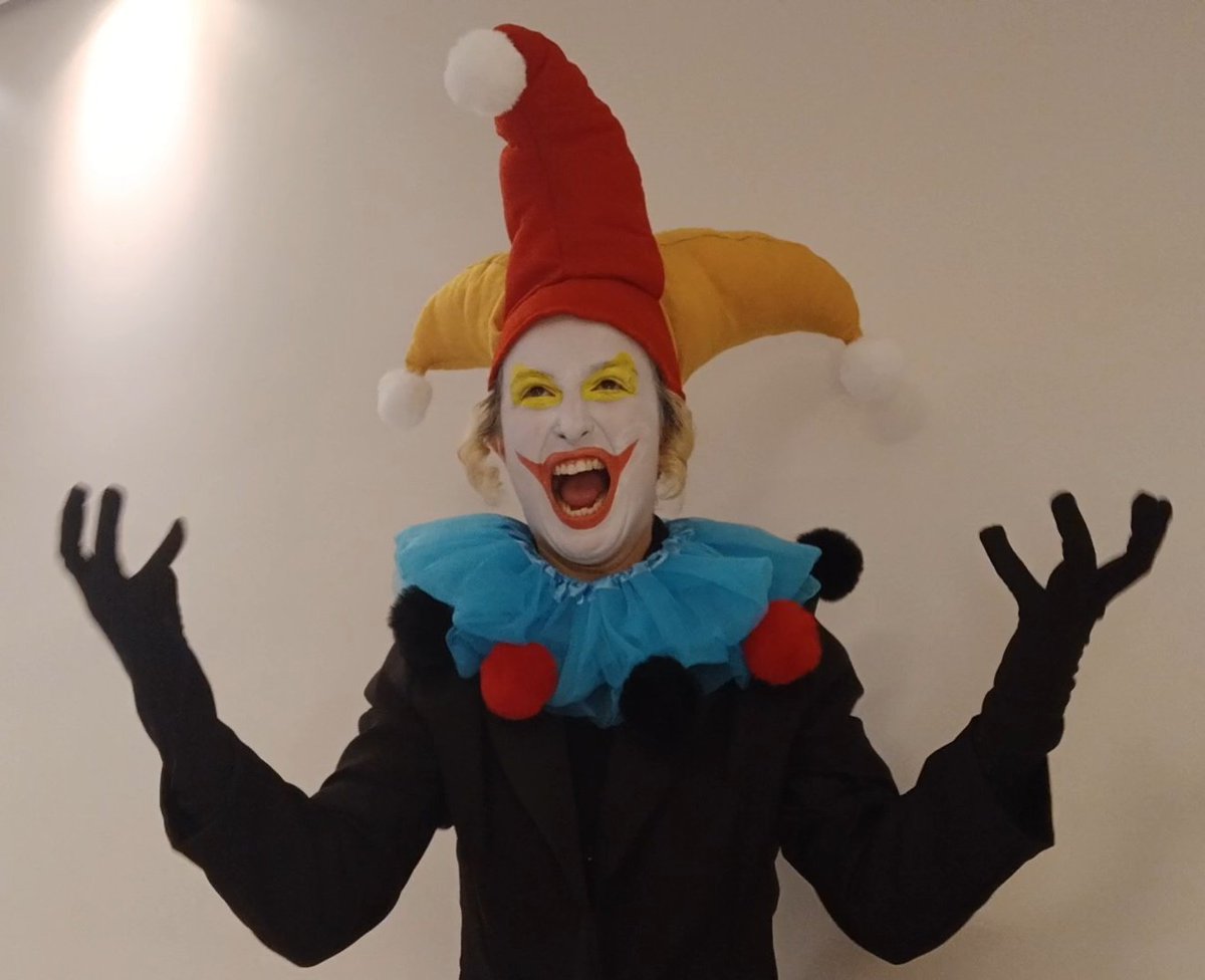 bibichuzz's tweet photo. muito bom ser cosplayer porque em um domingo aleatório eu me torno o John Balatro :) https://t.co/WANVxGQC53
