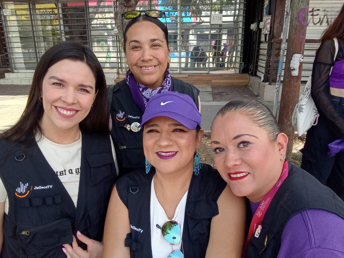 💜🎤Nuestras compañeras de #JaliscoNoticias ya se encuentran listas para llevarte información oportuna y la voces de quienes salieron a las calles este #8M en las 2 marchas que se organizaron, dónde el llamado a la equidad resuena. 🎥