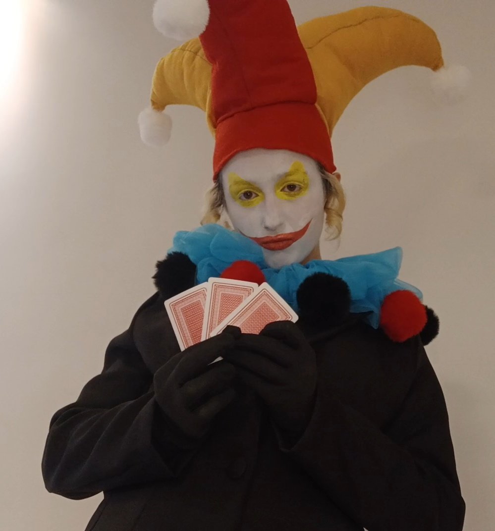 bibichuzz's tweet photo. muito bom ser cosplayer porque em um domingo aleatório eu me torno o John Balatro :) https://t.co/WANVxGQC53