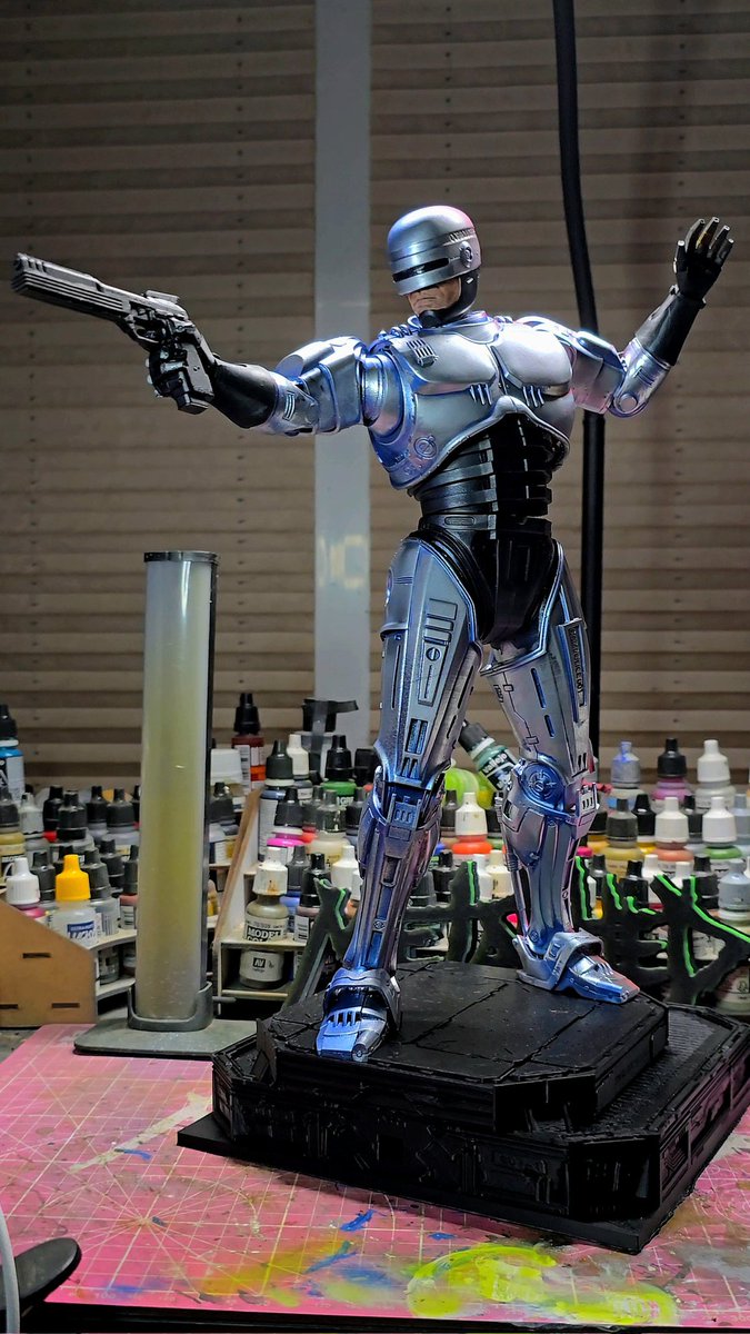 StevenMorgues's tweet photo. Robocop 
Work in progress

Trying with the red and blue reflections 🤔 https://t.co/fzHNbGRQF9