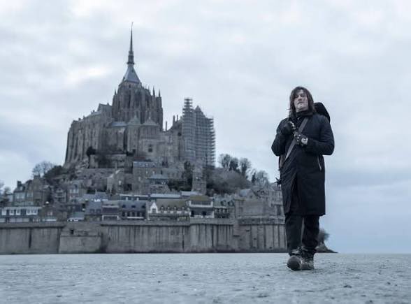 imagine telling someone whose only watched season 1 he’s in france now..