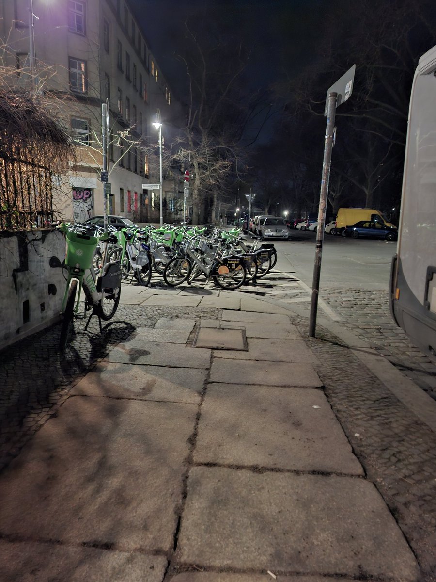 andi.waffen tweet media