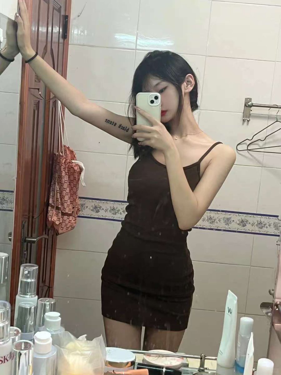 ssfcx3's tweet photo. 臭婊子换号了 你个没妈没脸的臭逼 野杂种 你妈逼换了个o字母 以为我找不出啊 上门的婊子逼 无数人玩烂的烂逼 割了你个婊子的臭逼给你奶拌粥尝尝鲜 给你爹日日 剁了你两大逼奶子 弄死你妈逼的大臭逼婊子高星谨 https://t.co/kLtbYd48e4