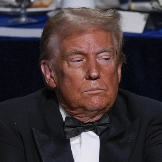 -İran'da pedofiller asılıyor,
-Küba'da 30 yıl hapis cezasına çarptırılıyor,
-Kuzey Kore'de idam ediliyor, 
-Ancak Amerika Birleşik Devletleri'nde başkan oluyorlar.
👇👇👇👇