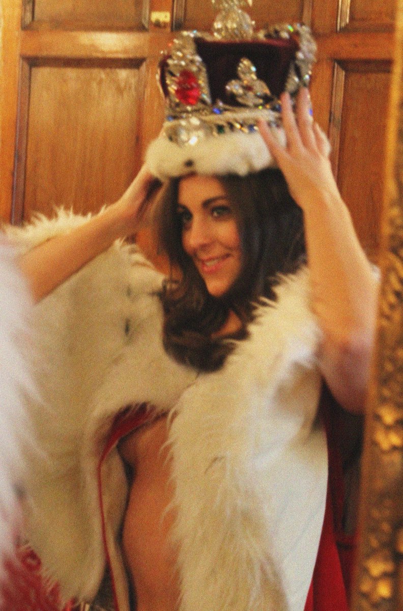 Alison Jackson tweet media