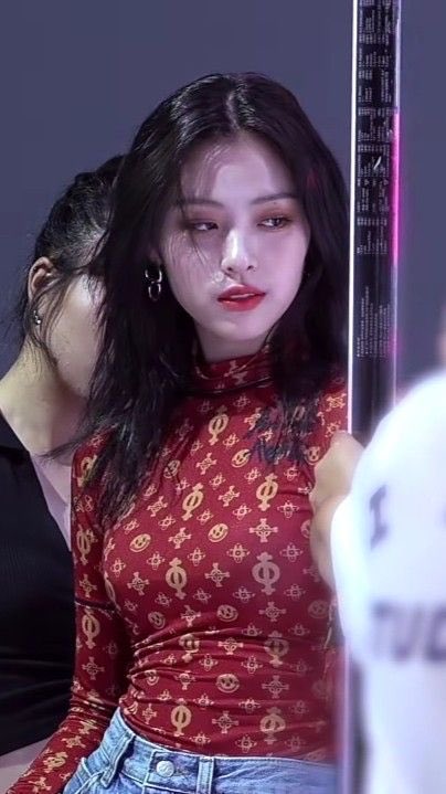 reformedmuse's tweet photo. @GeneXBrasil the only ada wong https://t.co/aJbuqkwXJc