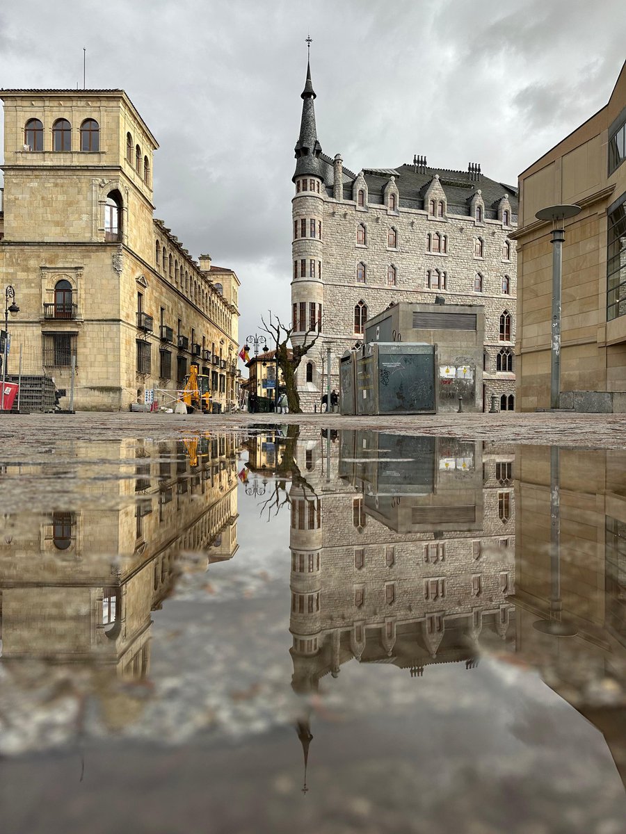 Museo Casa Botines Gaudí tweet media
