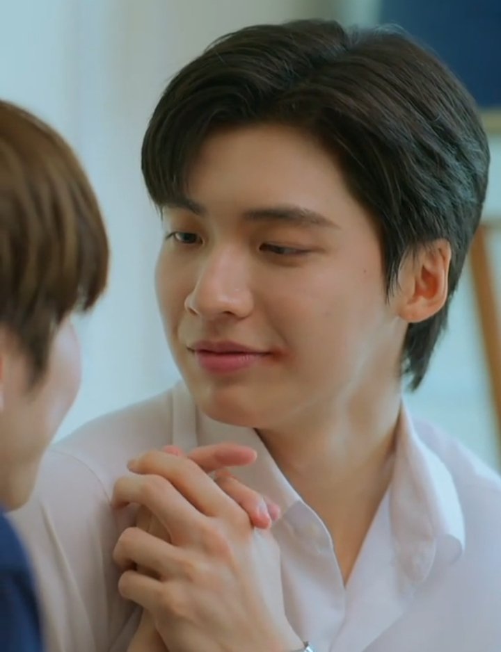 HansikaaJaya's tweet image. Hands that cling and eyes that yearn 💛

#cooheart #Piecesofponlawit #PondEarth