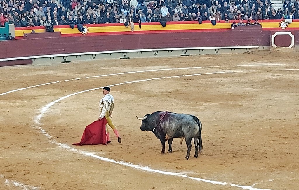 1ª de Feria.
Ginés lo tiene..