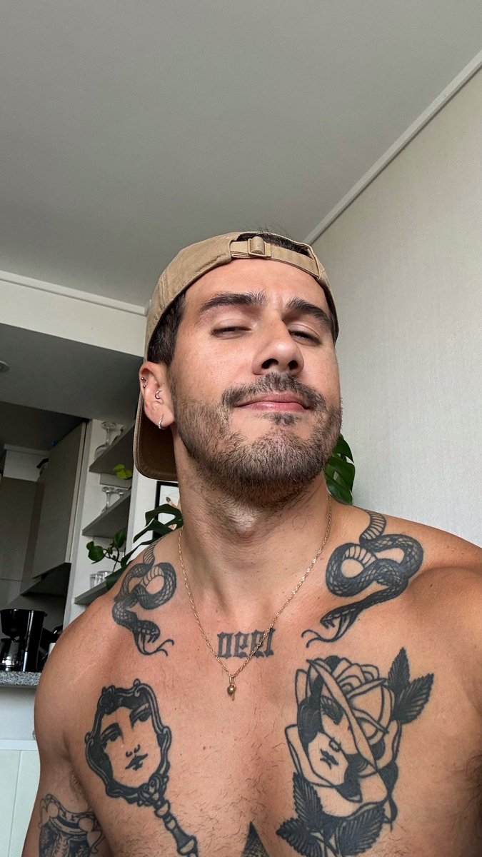 jamgonm's tweet photo. Yo intentando abrir los ojos después del porrito https://t.co/Vwihn0RldJ
