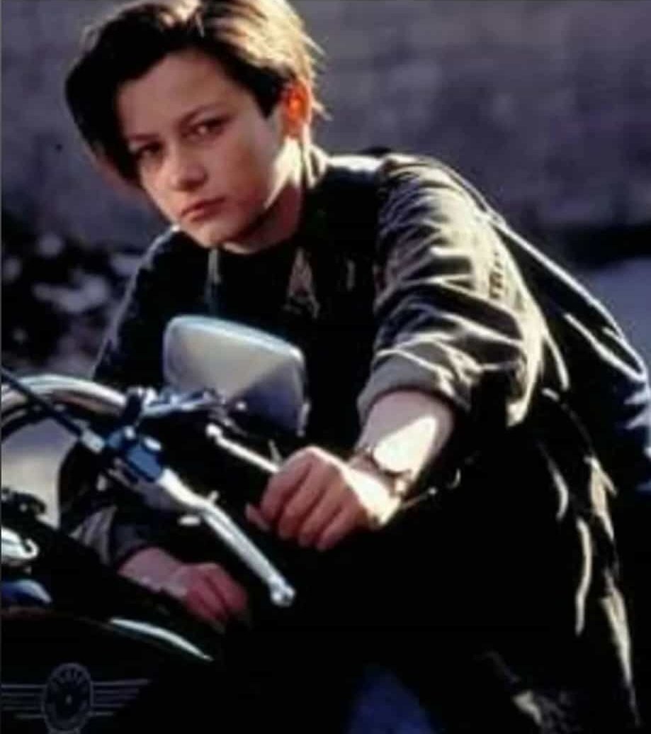 manuelcrespov's tweet photo. #JohnConnor viendo cómo usáis y os hacéis amiguis de las IA para todo tipo de menesteres. #IA #OpenAI #Terminator #JudgementDay #t1000 https://t.co/Sg8or9pobQ