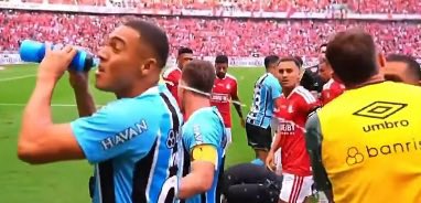Peucastro3's tweet photo. @oocbrsao kkkkkkkkkkkkkkkkkkkkkk um dos grandes momentos do futebol brasileiro 2026 https://t.co/XED62ZnbEY