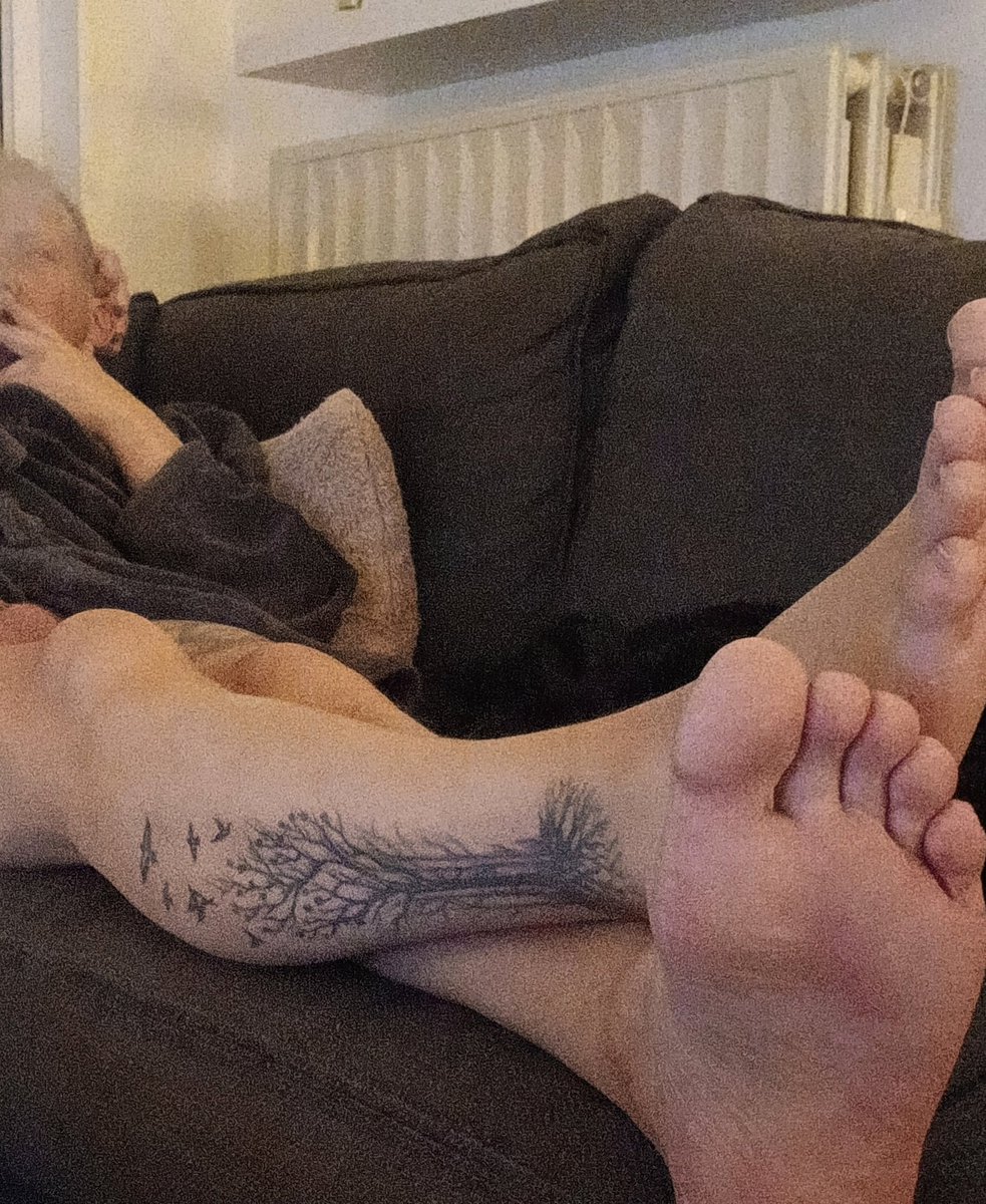 davecron2's tweet photo. Chill and relaxed eveningmood #justme #bodyconfidence #relaxed #eveningsmoke #dmme #gaybelgium #belgiumgayguy #flemishgayguy #eveningmood Before going to bed #sigaret #almostbedtime #legs #feetlovers
Sunday evening finaly...free day tomorrow https://t.co/g9dNJDrxyL