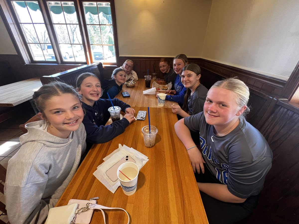 ladydukes2032's tweet photo. Cancelled tourney + sunshine calls for our normal weekend practice and favorite ice cream place ☀️🚙 https://t.co/ioPVR1cXjb