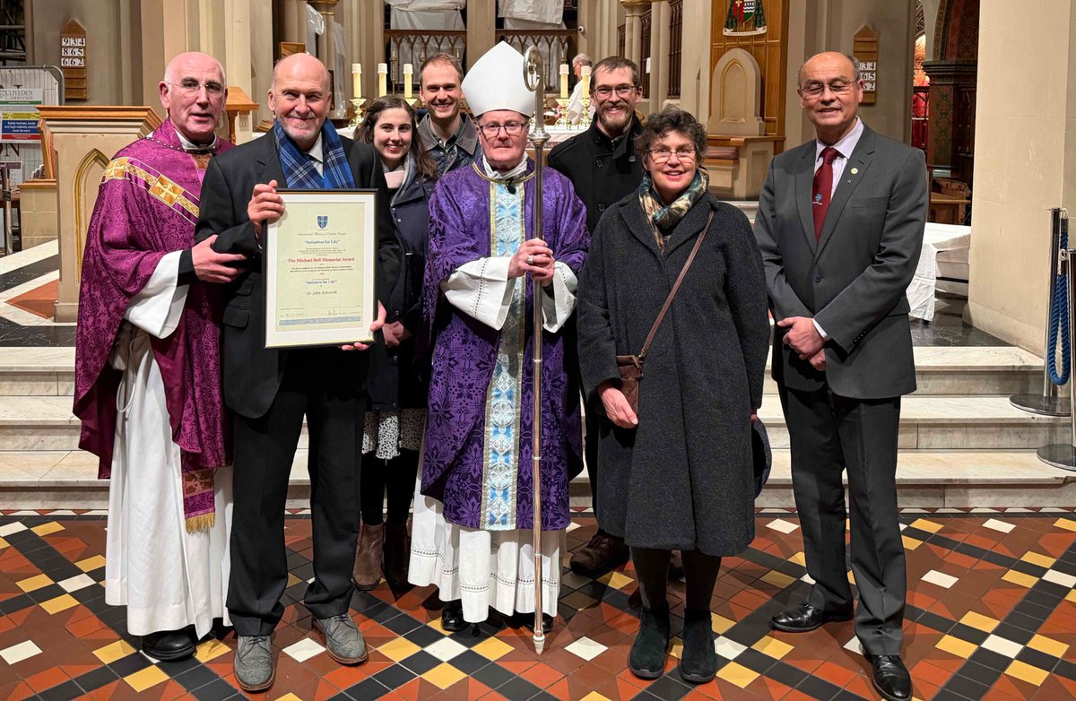 IACKnights's tweet photo. The Michael Bell Memorial Award was presented to Dr John Edwards KSG following the 6:30pm Mass on 7 March 2026 at St Barnabas Cathedral, Nottingham.
Mass was celebrated by Bishop Patrick McKinney with Fr Simon Gillespie and Canon Malachy Brett. https://t.co/TBYkbPUZX8